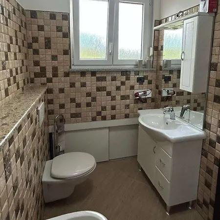 Family Friendly With A Swimming Pool - 22040 *