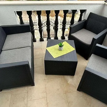 Family Friendly With A Swimming Pool - 22040 Apartment