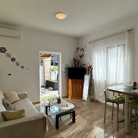 Apartment Family Friendly With A Swimming Pool - 22040