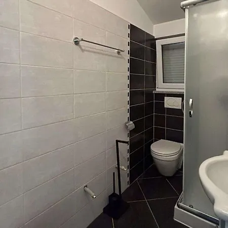 Family Friendly With A Swimming Pool - 22040 Apartment Pula