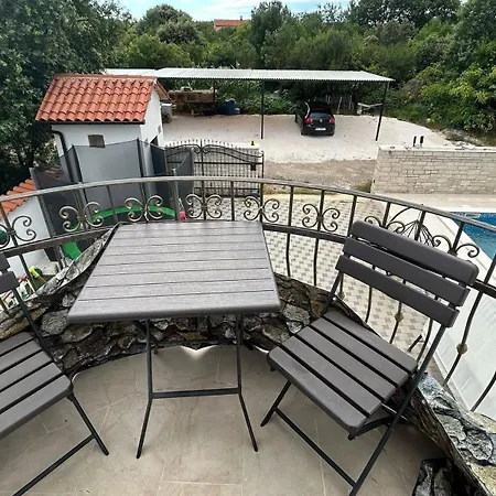 Family Friendly With A Swimming Pool - 22040 Apartment