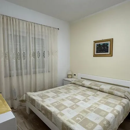 Family Friendly With A Swimming Pool - 22040 Apartment Pula